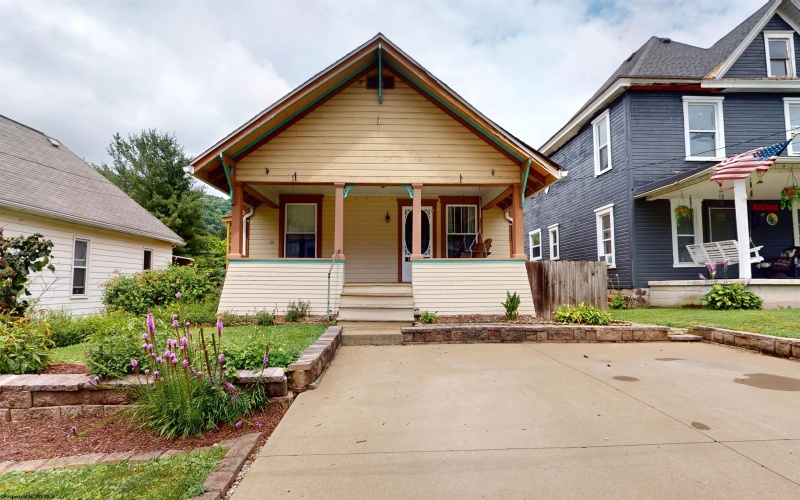 221 Meadow Avenue, Mannington, West Virginia 26582, 2 Bedrooms Bedrooms, 7 Rooms Rooms,1 BathroomBathrooms,Single Family Detached,For Sale,Meadow,0,10165838