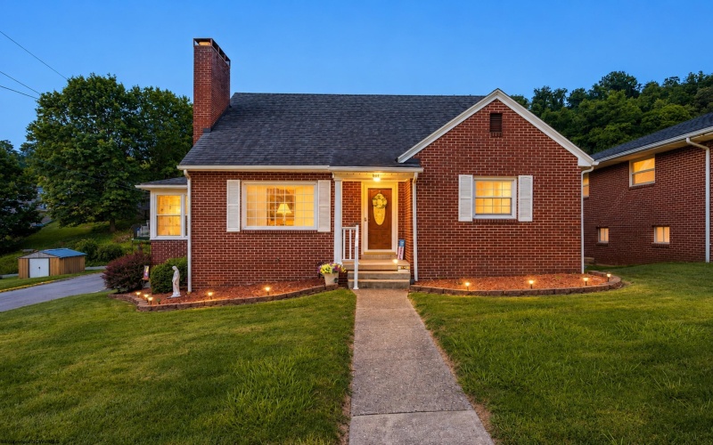 901 Duff Avenue, Clarksburg, West Virginia 26301, 3 Bedrooms Bedrooms, 8 Rooms Rooms,2 BathroomsBathrooms,Single Family Detached,For Sale,Duff,0,10165849