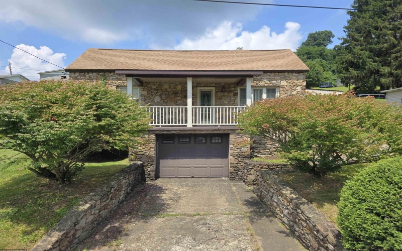 202 Main Street, Idamay, West Virginia 26576, 2 Bedrooms Bedrooms, 5 Rooms Rooms,1 BathroomBathrooms,Single Family Detached,For Sale,Main,0,10165846