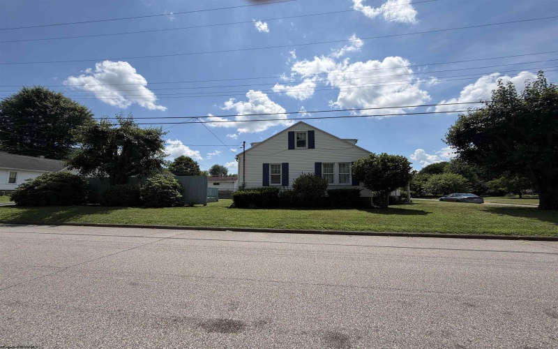 616 3rd Avenue, Paden City, West Virginia 26159, 3 Bedrooms Bedrooms, 7 Rooms Rooms,1 BathroomBathrooms,Single Family Detached,For Sale,3rd,0,10165868