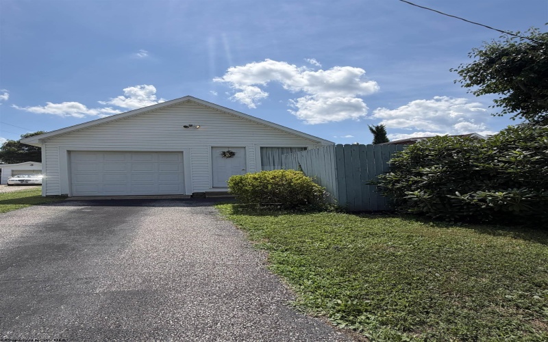 616 3rd Avenue, Paden City, West Virginia 26159, 3 Bedrooms Bedrooms, 7 Rooms Rooms,1 BathroomBathrooms,Single Family Detached,For Sale,3rd,0,10165868