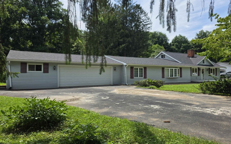 70 Greenbrier Drive, Lost Creek, West Virginia 26385, 3 Bedrooms Bedrooms, 9 Rooms Rooms,2 BathroomsBathrooms,Single Family Detached,For Sale,Greenbrier,0,10165878