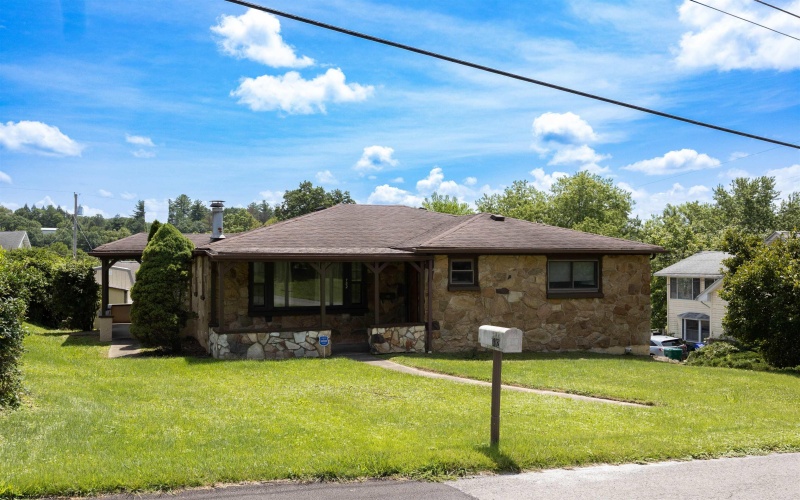 702 Lawman Avenue, Bridgeport, West Virginia 26330, 3 Bedrooms Bedrooms, 5 Rooms Rooms,2 BathroomsBathrooms,Single Family Detached,For Sale,Lawman,0,10164368