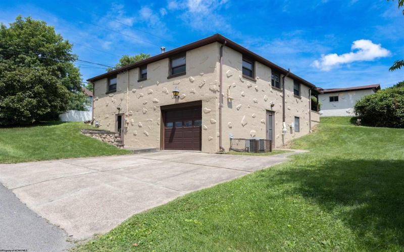702 Lawman Avenue, Bridgeport, West Virginia 26330, 3 Bedrooms Bedrooms, 5 Rooms Rooms,2 BathroomsBathrooms,Single Family Detached,For Sale,Lawman,0,10164368