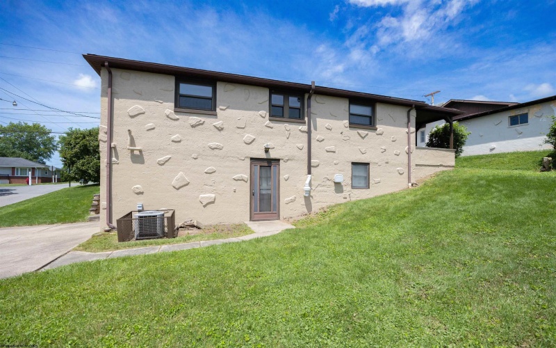 702 Lawman Avenue, Bridgeport, West Virginia 26330, 3 Bedrooms Bedrooms, 5 Rooms Rooms,2 BathroomsBathrooms,Single Family Detached,For Sale,Lawman,0,10164368