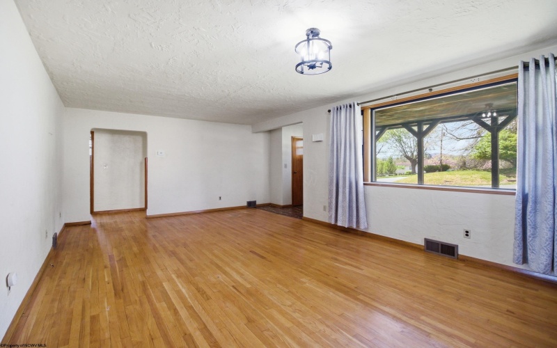 702 Lawman Avenue, Bridgeport, West Virginia 26330, 3 Bedrooms Bedrooms, 5 Rooms Rooms,2 BathroomsBathrooms,Single Family Detached,For Sale,Lawman,0,10164368