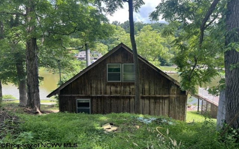 564 Maple Lake Road, Bridgeport, West Virginia 26330, 3 Bedrooms Bedrooms, 5 Rooms Rooms,1 BathroomBathrooms,Single Family Detached,For Sale,Maple Lake,0,10165877