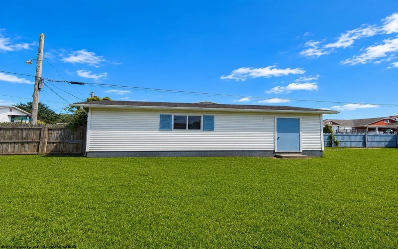 107 Pennsylvania Avenue, Nutter Fort, West Virginia 26301, 3 Bedrooms Bedrooms, 8 Rooms Rooms,2 BathroomsBathrooms,Single Family Detached,For Sale,Pennsylvania,0,10165875