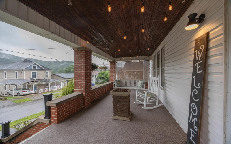 649 Court Avenue, Weston, West Virginia 26452, 4 Bedrooms Bedrooms, 8 Rooms Rooms,1 BathroomBathrooms,Single Family Detached,For Sale,Court,0,10165876