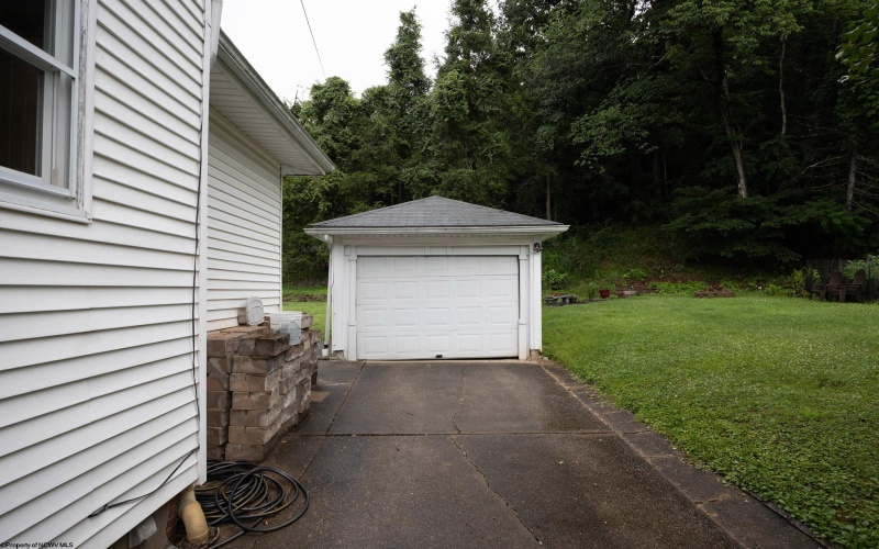 649 Court Avenue, Weston, West Virginia 26452, 4 Bedrooms Bedrooms, 8 Rooms Rooms,1 BathroomBathrooms,Single Family Detached,For Sale,Court,0,10165876