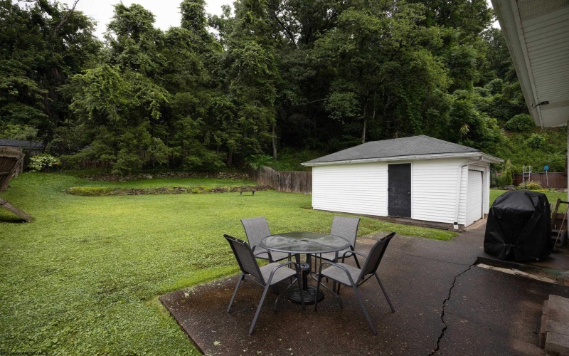 649 Court Avenue, Weston, West Virginia 26452, 4 Bedrooms Bedrooms, 8 Rooms Rooms,1 BathroomBathrooms,Single Family Detached,For Sale,Court,0,10165876