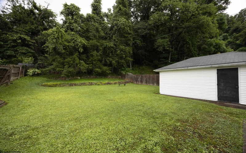 649 Court Avenue, Weston, West Virginia 26452, 4 Bedrooms Bedrooms, 8 Rooms Rooms,1 BathroomBathrooms,Single Family Detached,For Sale,Court,0,10165876