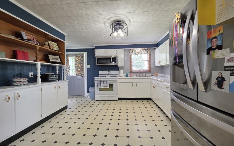 2222 Pleasant Valley Road, Fairmont, West Virginia 26554, 3 Bedrooms Bedrooms, 7 Rooms Rooms,1 BathroomBathrooms,Single Family Detached,For Sale,Pleasant Valley,0,10165915