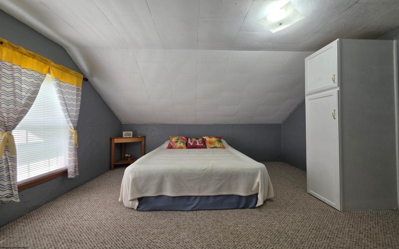 2222 Pleasant Valley Road, Fairmont, West Virginia 26554, 3 Bedrooms Bedrooms, 7 Rooms Rooms,1 BathroomBathrooms,Single Family Detached,For Sale,Pleasant Valley,0,10165915