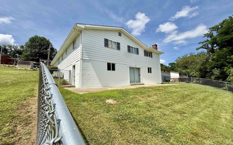 1814 Lafayette Circle, Fairmont, West Virginia 26554, 3 Bedrooms Bedrooms, 5 Rooms Rooms,1 BathroomBathrooms,Single Family Detached,For Sale,Lafayette,0,10165902