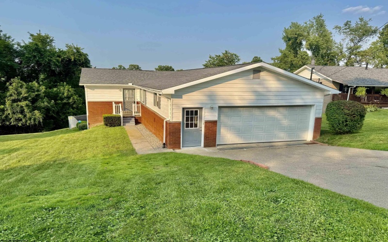 1814 Lafayette Circle, Fairmont, West Virginia 26554, 3 Bedrooms Bedrooms, 5 Rooms Rooms,1 BathroomBathrooms,Single Family Detached,For Sale,Lafayette,0,10165902