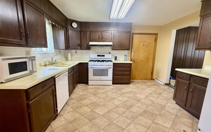 1814 Lafayette Circle, Fairmont, West Virginia 26554, 3 Bedrooms Bedrooms, 5 Rooms Rooms,1 BathroomBathrooms,Single Family Detached,For Sale,Lafayette,0,10165902