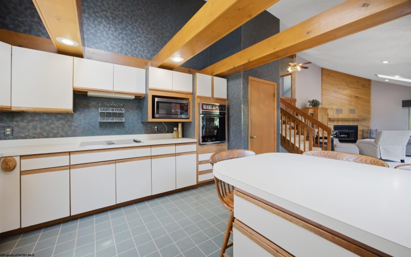 1121 Queens Court, Morgantown, West Virginia 26508, 3 Bedrooms Bedrooms, 10 Rooms Rooms,3 BathroomsBathrooms,Single Family Detached,For Sale,Queens,0,10165925