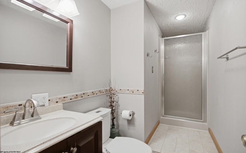 1121 Queens Court, Morgantown, West Virginia 26508, 3 Bedrooms Bedrooms, 10 Rooms Rooms,3 BathroomsBathrooms,Single Family Detached,For Sale,Queens,0,10165925