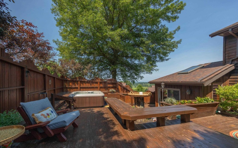 1121 Queens Court, Morgantown, West Virginia 26508, 3 Bedrooms Bedrooms, 10 Rooms Rooms,3 BathroomsBathrooms,Single Family Detached,For Sale,Queens,0,10165925