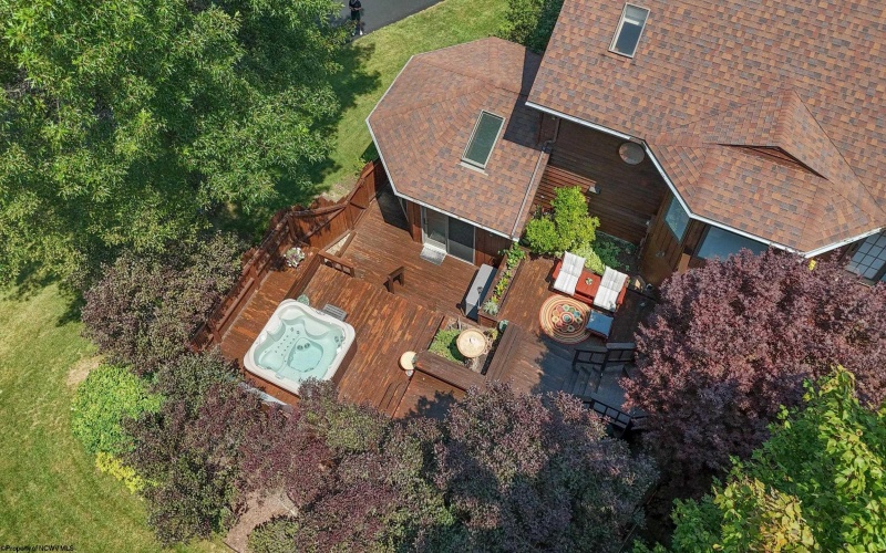 1121 Queens Court, Morgantown, West Virginia 26508, 3 Bedrooms Bedrooms, 10 Rooms Rooms,3 BathroomsBathrooms,Single Family Detached,For Sale,Queens,0,10165925