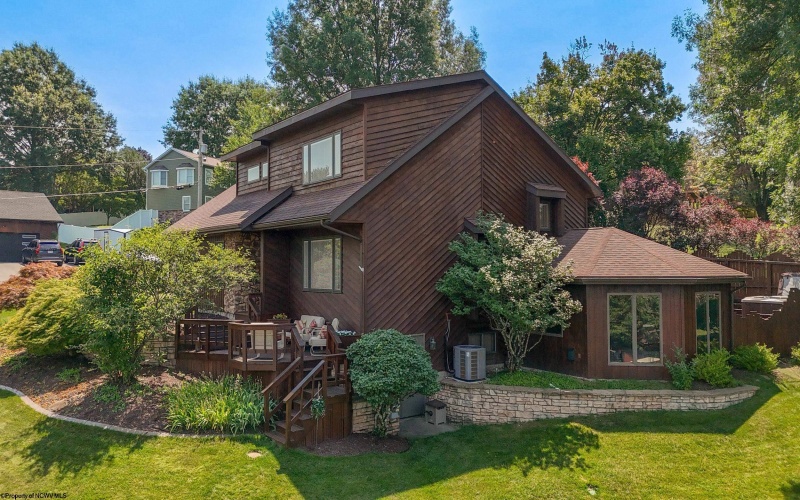 1121 Queens Court, Morgantown, West Virginia 26508, 3 Bedrooms Bedrooms, 10 Rooms Rooms,3 BathroomsBathrooms,Single Family Detached,For Sale,Queens,0,10165925