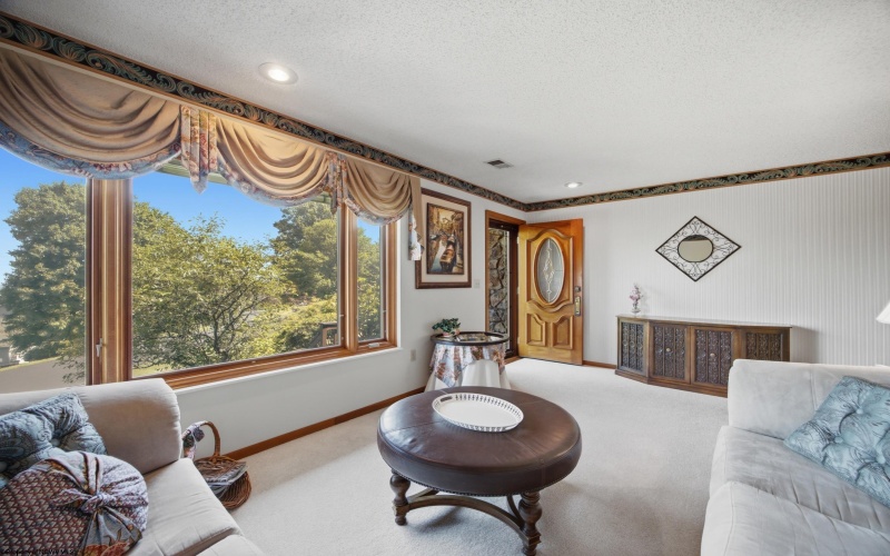 1121 Queens Court, Morgantown, West Virginia 26508, 3 Bedrooms Bedrooms, 10 Rooms Rooms,3 BathroomsBathrooms,Single Family Detached,For Sale,Queens,0,10165925