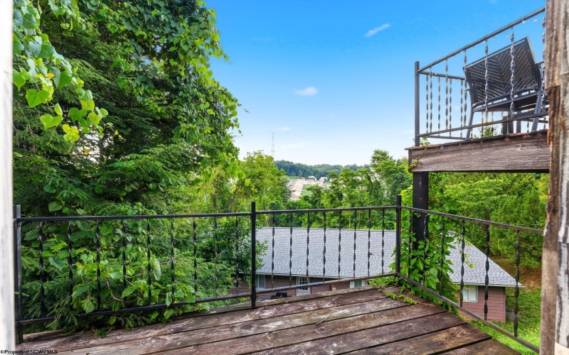 1443 Northwest Drive, Morgantown, West Virginia 26505, 3 Bedrooms Bedrooms, 6 Rooms Rooms,2 BathroomsBathrooms,Single Family Attached,For Sale,Northwest,0,10165926