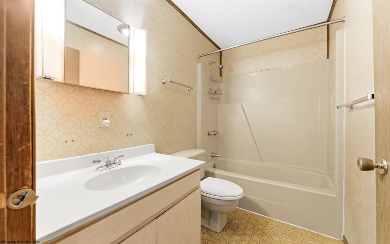 1443 Northwest Drive, Morgantown, West Virginia 26505, 3 Bedrooms Bedrooms, 6 Rooms Rooms,2 BathroomsBathrooms,Single Family Attached,For Sale,Northwest,0,10165926