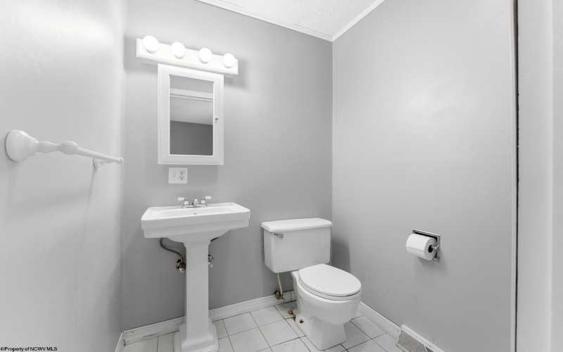 1443 Northwest Drive, Morgantown, West Virginia 26505, 3 Bedrooms Bedrooms, 6 Rooms Rooms,2 BathroomsBathrooms,Single Family Attached,For Sale,Northwest,0,10165926