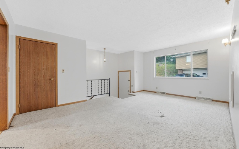 1443 Northwest Drive, Morgantown, West Virginia 26505, 3 Bedrooms Bedrooms, 6 Rooms Rooms,2 BathroomsBathrooms,Single Family Attached,For Sale,Northwest,0,10165926