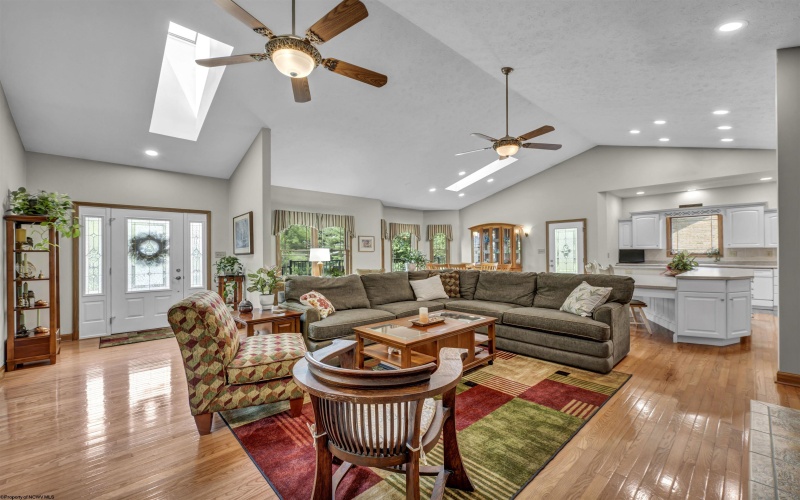 31 Jo Glen Drive, Morgantown, West Virginia 26508, 6 Bedrooms Bedrooms, 16 Rooms Rooms,3 BathroomsBathrooms,Single Family Detached,For Sale,Jo Glen,0,10165919