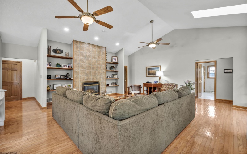 31 Jo Glen Drive, Morgantown, West Virginia 26508, 6 Bedrooms Bedrooms, 16 Rooms Rooms,3 BathroomsBathrooms,Single Family Detached,For Sale,Jo Glen,0,10165919