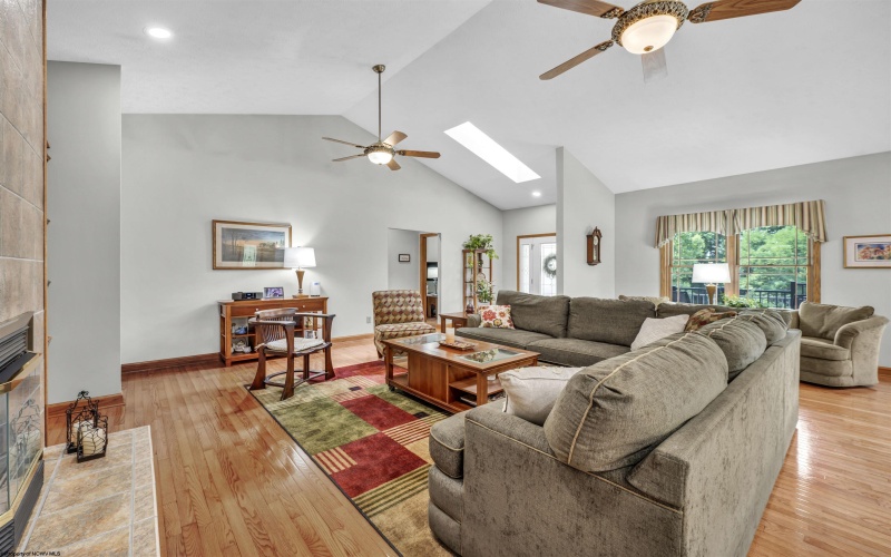 31 Jo Glen Drive, Morgantown, West Virginia 26508, 6 Bedrooms Bedrooms, 16 Rooms Rooms,3 BathroomsBathrooms,Single Family Detached,For Sale,Jo Glen,0,10165919