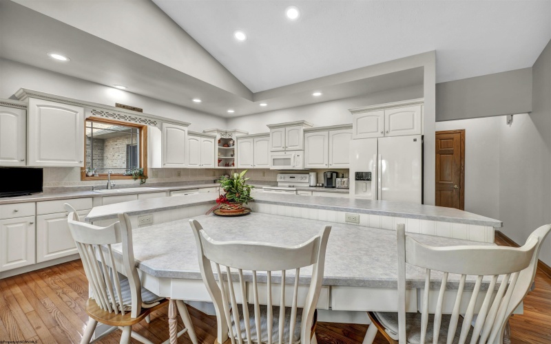 31 Jo Glen Drive, Morgantown, West Virginia 26508, 6 Bedrooms Bedrooms, 16 Rooms Rooms,3 BathroomsBathrooms,Single Family Detached,For Sale,Jo Glen,0,10165919
