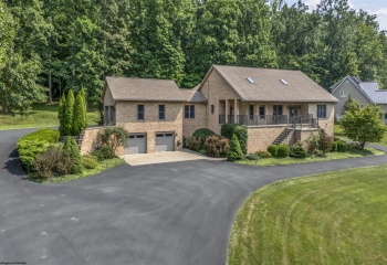 31 Jo Glen Drive, Morgantown, West Virginia 26508, 6 Bedrooms Bedrooms, 16 Rooms Rooms,3 BathroomsBathrooms,Single Family Detached,For Sale,Jo Glen,0,10165919
