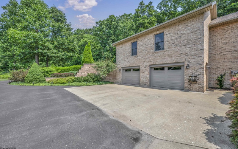 31 Jo Glen Drive, Morgantown, West Virginia 26508, 6 Bedrooms Bedrooms, 16 Rooms Rooms,3 BathroomsBathrooms,Single Family Detached,For Sale,Jo Glen,0,10165919
