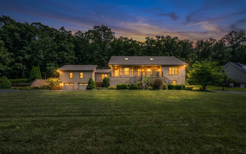 31 Jo Glen Drive, Morgantown, West Virginia 26508, 6 Bedrooms Bedrooms, 16 Rooms Rooms,3 BathroomsBathrooms,Single Family Detached,For Sale,Jo Glen,0,10165919