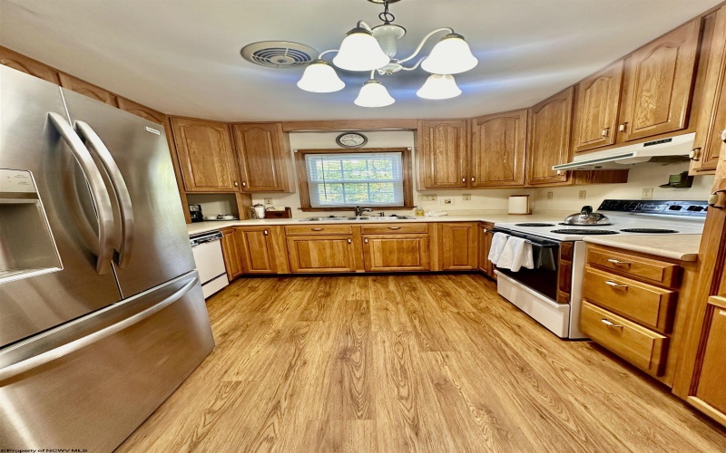 417 Elm Street, Clarksburg, West Virginia 26301, 3 Bedrooms Bedrooms, 6 Rooms Rooms,2 BathroomsBathrooms,Single Family Detached,For Sale,Elm,0,10165924