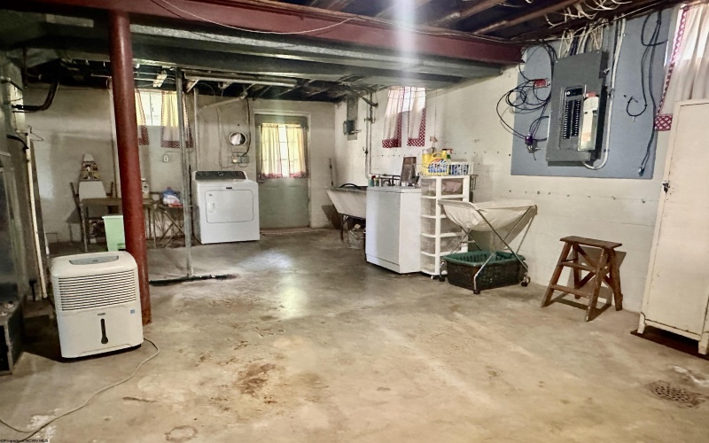 417 Elm Street, Clarksburg, West Virginia 26301, 3 Bedrooms Bedrooms, 6 Rooms Rooms,2 BathroomsBathrooms,Single Family Detached,For Sale,Elm,0,10165924