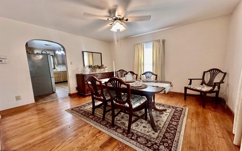 417 Elm Street, Clarksburg, West Virginia 26301, 3 Bedrooms Bedrooms, 6 Rooms Rooms,2 BathroomsBathrooms,Single Family Detached,For Sale,Elm,0,10165924