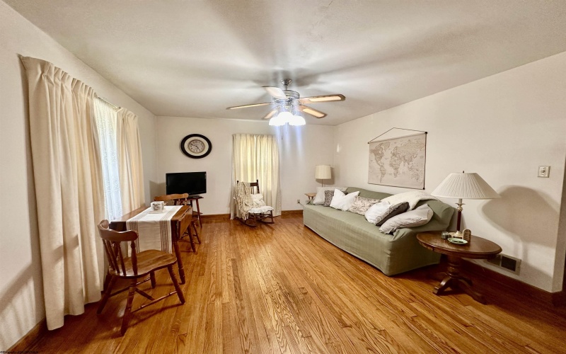 417 Elm Street, Clarksburg, West Virginia 26301, 3 Bedrooms Bedrooms, 6 Rooms Rooms,2 BathroomsBathrooms,Single Family Detached,For Sale,Elm,0,10165924