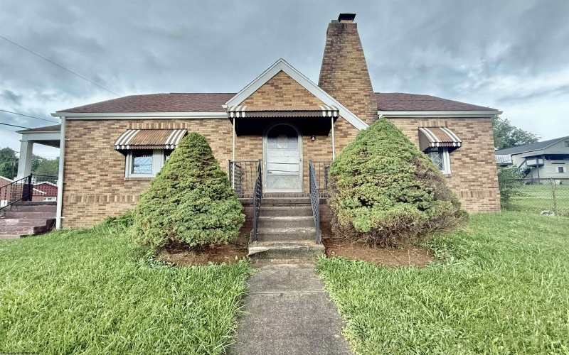 899 Country Club Road, Fairmont, West Virginia 26554, 3 Bedrooms Bedrooms, 6 Rooms Rooms,2 BathroomsBathrooms,Single Family Detached,For Sale,Country Club,0,10165938