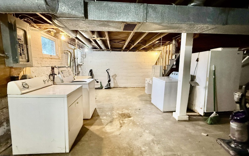 899 Country Club Road, Fairmont, West Virginia 26554, 3 Bedrooms Bedrooms, 6 Rooms Rooms,2 BathroomsBathrooms,Single Family Detached,For Sale,Country Club,0,10165938