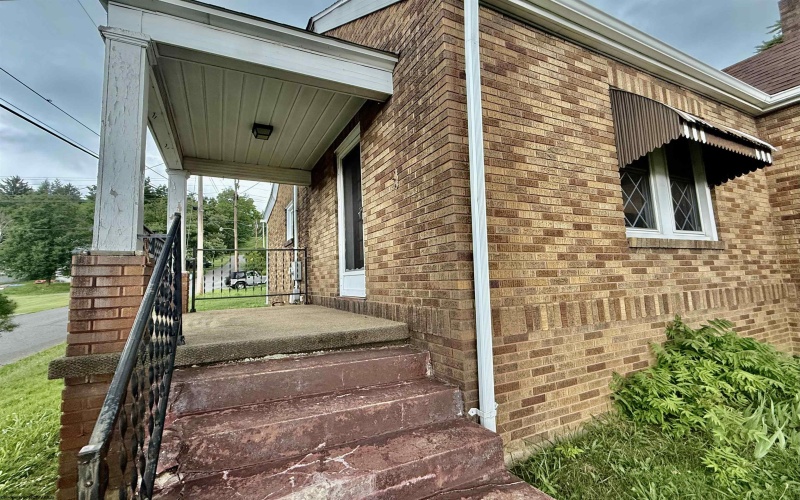 899 Country Club Road, Fairmont, West Virginia 26554, 3 Bedrooms Bedrooms, 6 Rooms Rooms,2 BathroomsBathrooms,Single Family Detached,For Sale,Country Club,0,10165938