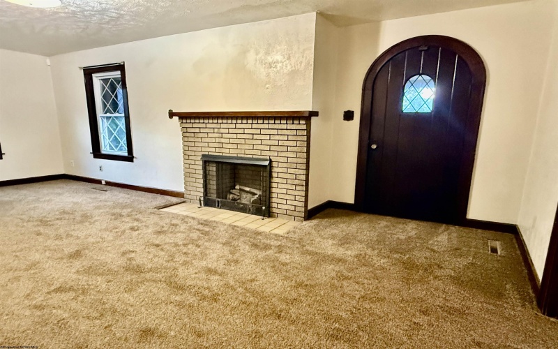 899 Country Club Road, Fairmont, West Virginia 26554, 3 Bedrooms Bedrooms, 6 Rooms Rooms,2 BathroomsBathrooms,Single Family Detached,For Sale,Country Club,0,10165938