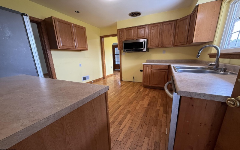 909 Johnson Avenue, Bridgeport, West Virginia 26330, 3 Bedrooms Bedrooms, 5 Rooms Rooms,2 BathroomsBathrooms,Single Family Detached,For Sale,Johnson,0,10165946