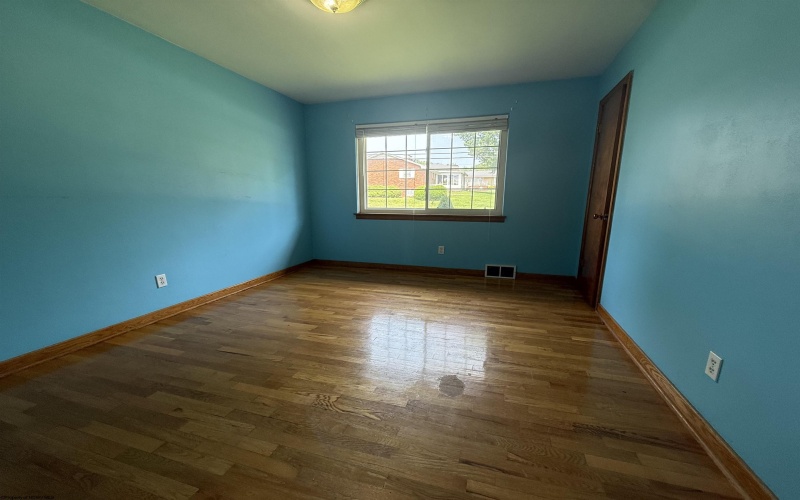 909 Johnson Avenue, Bridgeport, West Virginia 26330, 3 Bedrooms Bedrooms, 5 Rooms Rooms,2 BathroomsBathrooms,Single Family Detached,For Sale,Johnson,0,10165946