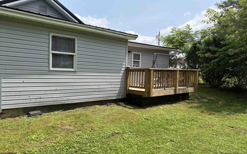 121 Hoff Street, Belington, West Virginia 26250, 2 Bedrooms Bedrooms, 6 Rooms Rooms,1 BathroomBathrooms,Single Family Detached,For Sale,Hoff,0,10165950