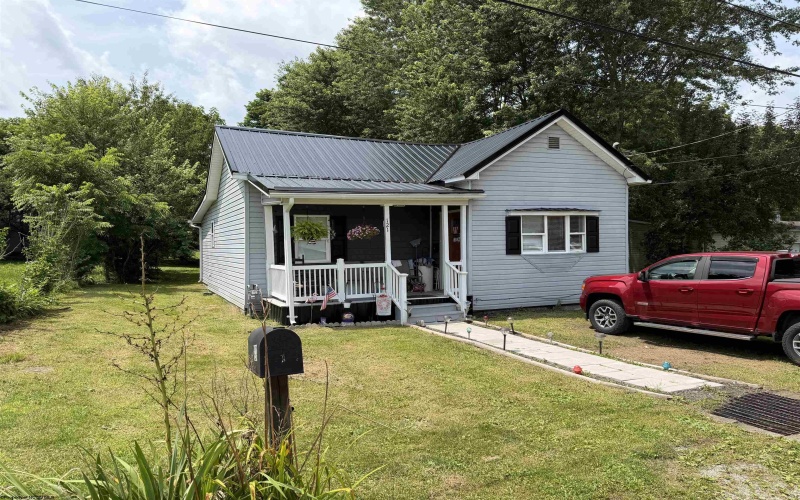 121 Hoff Street, Belington, West Virginia 26250, 2 Bedrooms Bedrooms, 6 Rooms Rooms,1 BathroomBathrooms,Single Family Detached,For Sale,Hoff,0,10165950